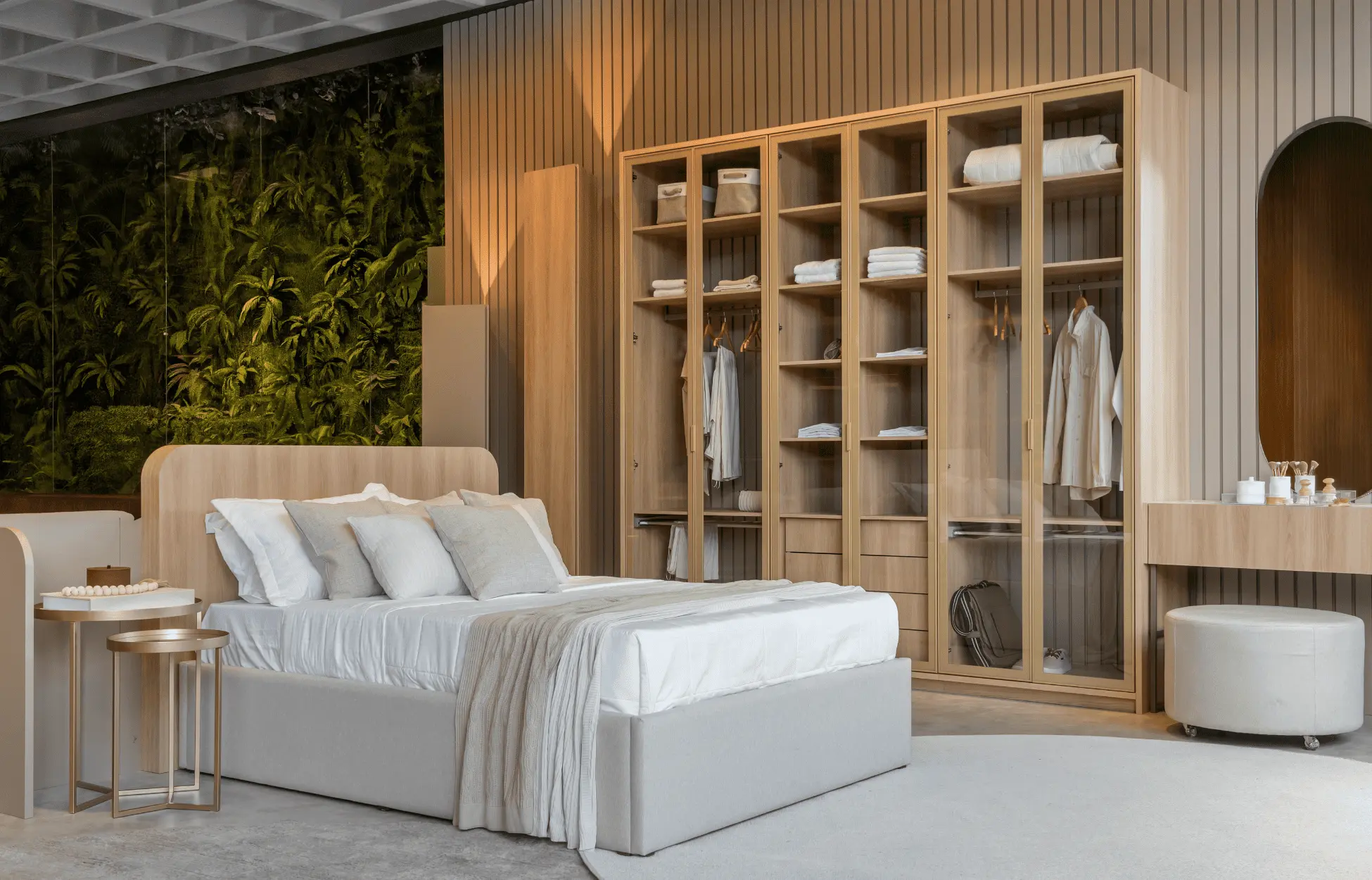 Dormitório com closet planejado Italínea Casa & Cozinha